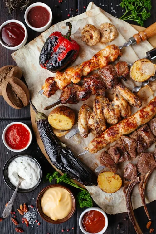 Grilled meats with vegetables